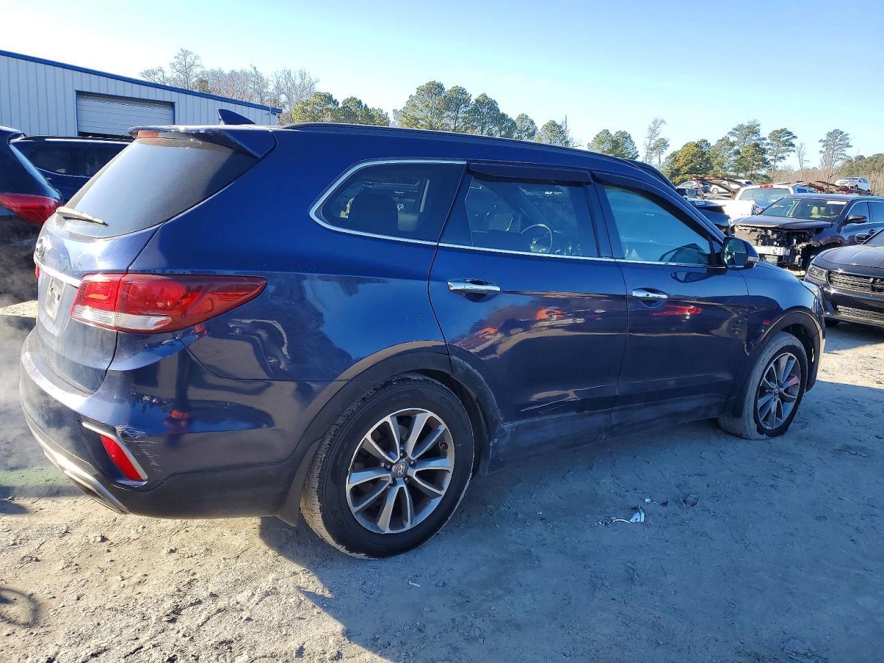 2017 Hyundai Santa Fe Se - Image 3