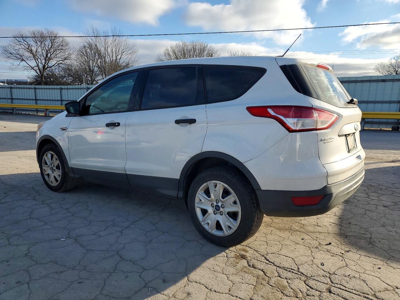 2014 Ford Escape S - Фото 2