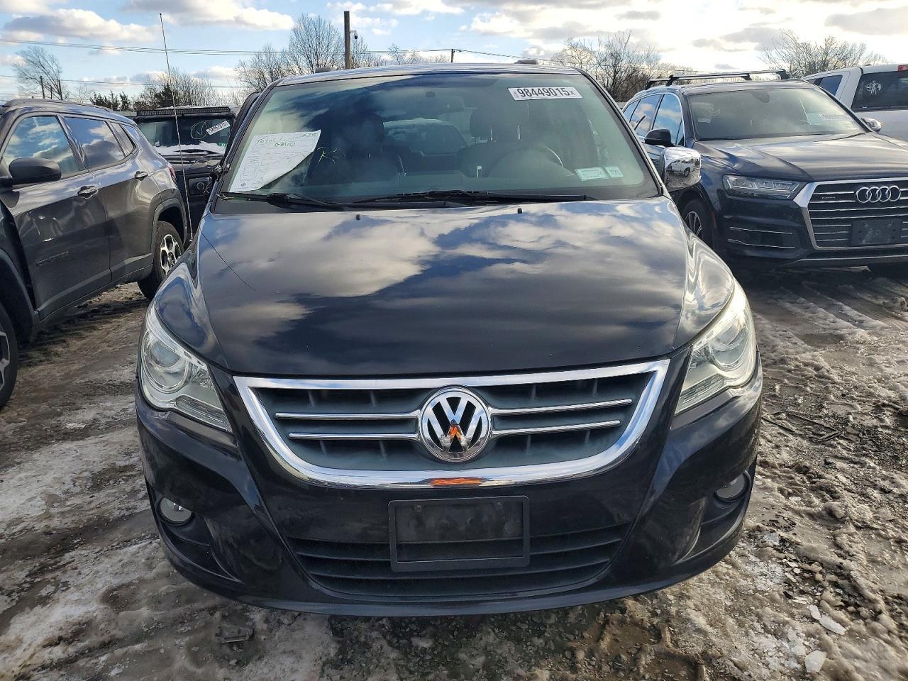 2012 Volkswagen Routan Sel Premium - Image 5