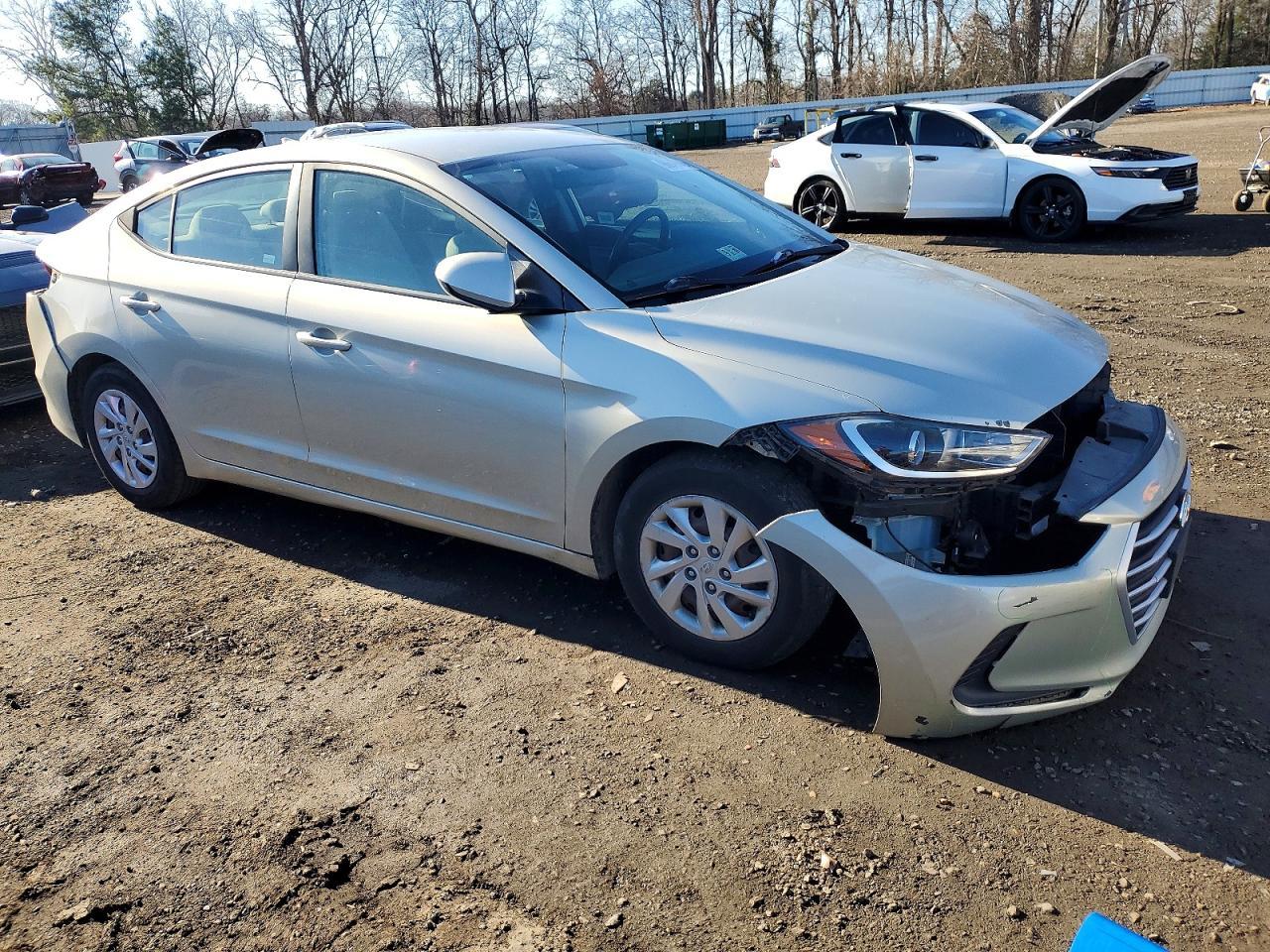 2017 Hyundai Elantra Se - Фото 4