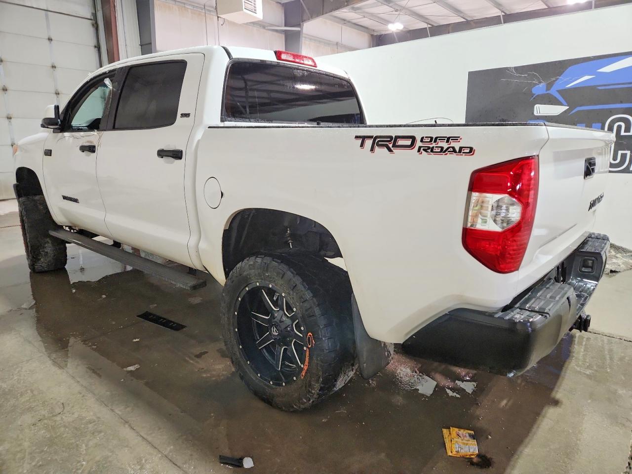 2015 Toyota Tundra Crewmax Sr5 - Image 2