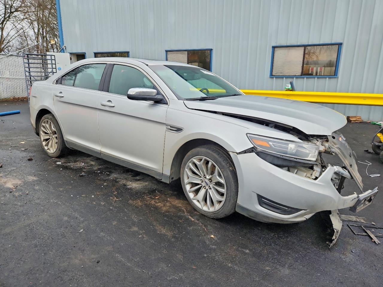 2015 Ford Taurus Limited - Image 4