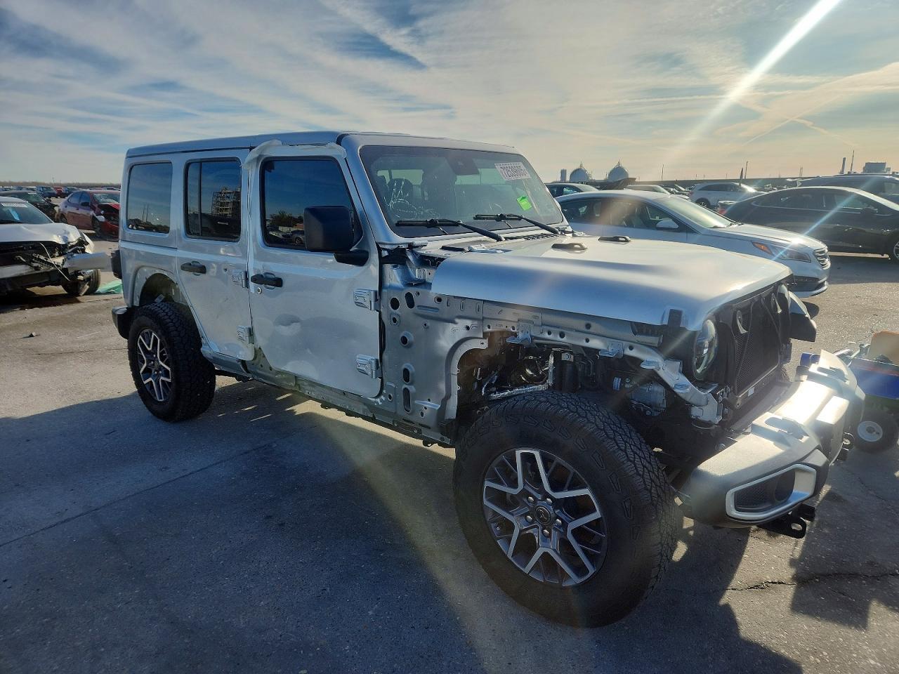 2024 Jeep Wrangler Sahara - Фото 4