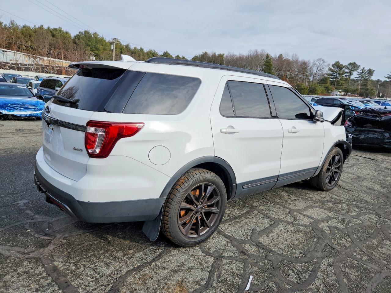 2017 Ford Explorer Xlt - Фото 3