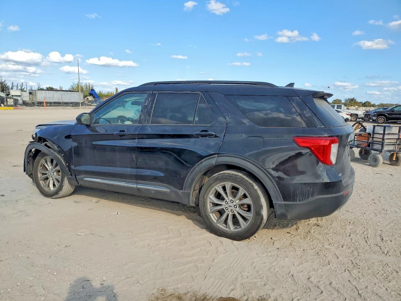 2021 Ford Explorer Xlt - Фото 2
