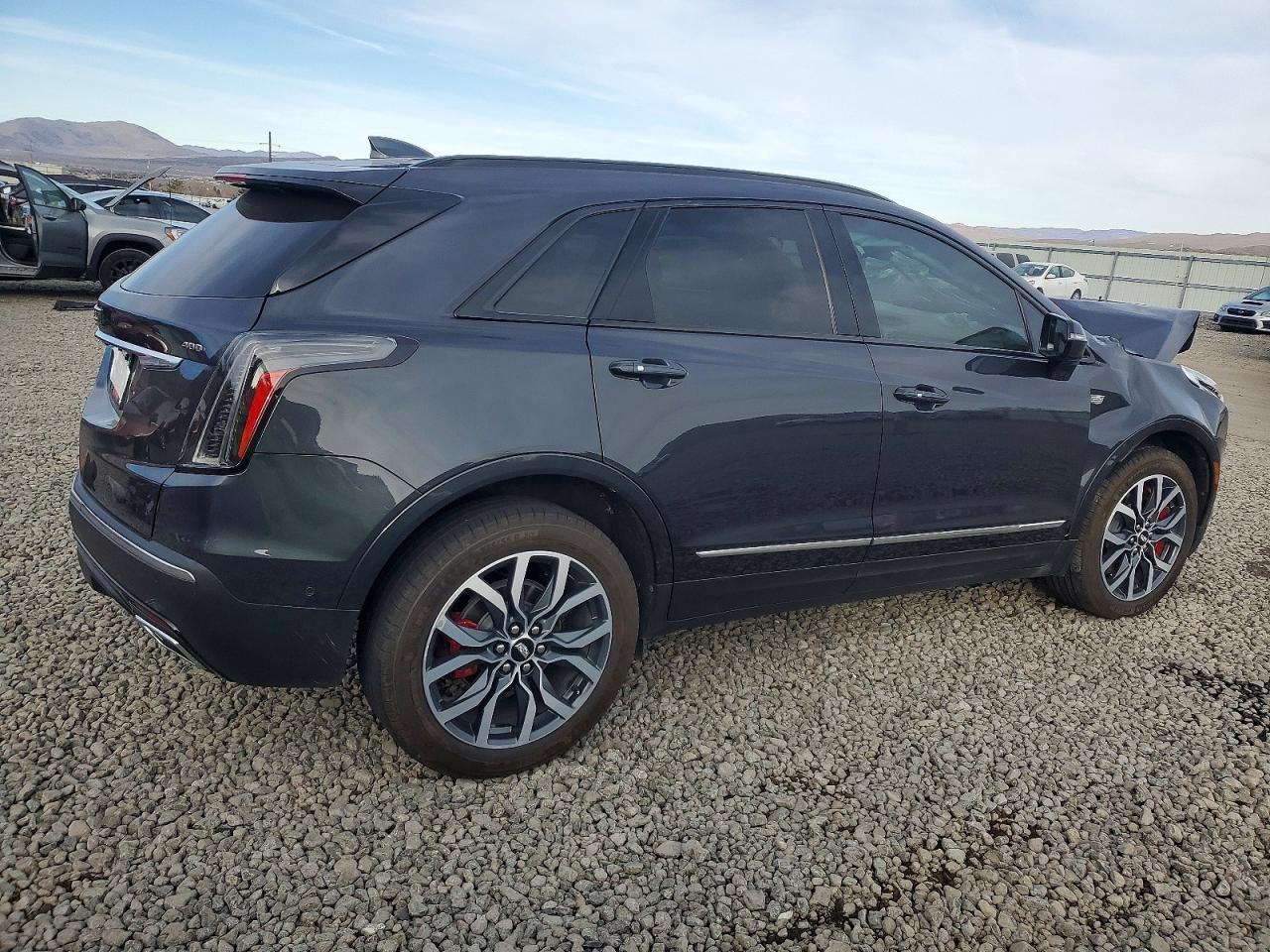 2022 Cadillac Xt5 Sport - Image 3