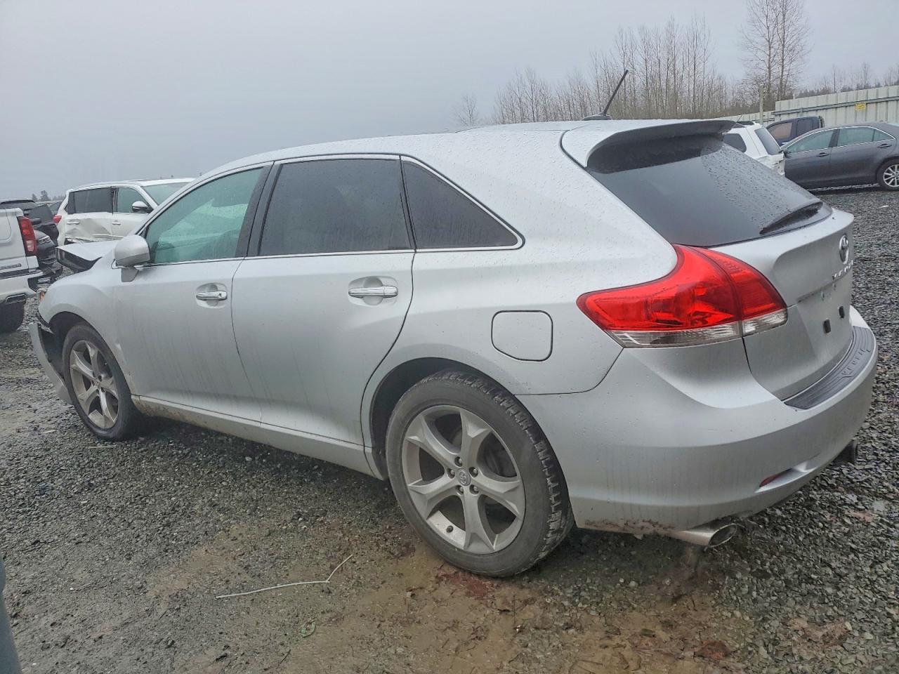 2010 Toyota Venza - Image 2