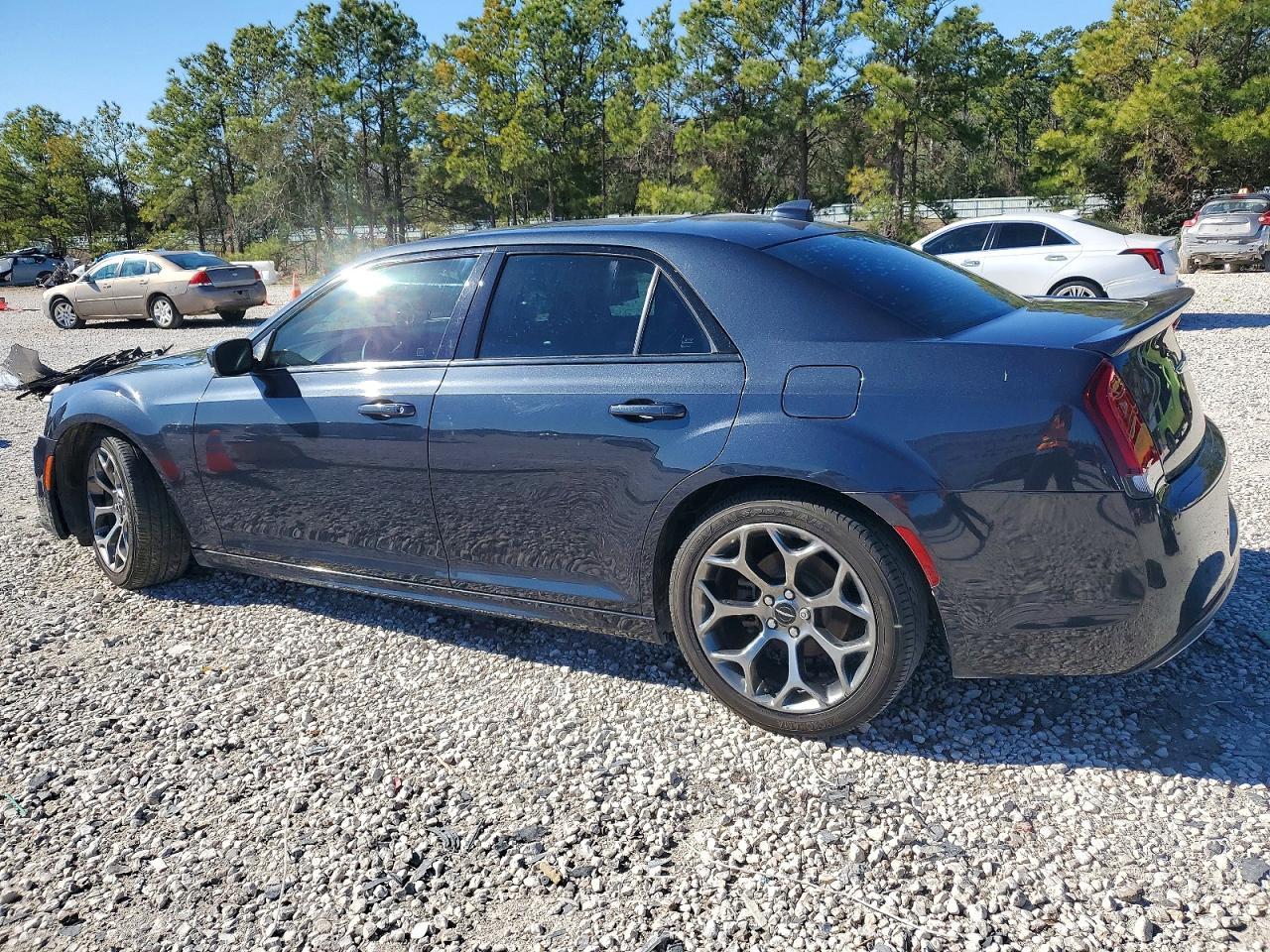 2017 Chrysler 300 S - Фото 2