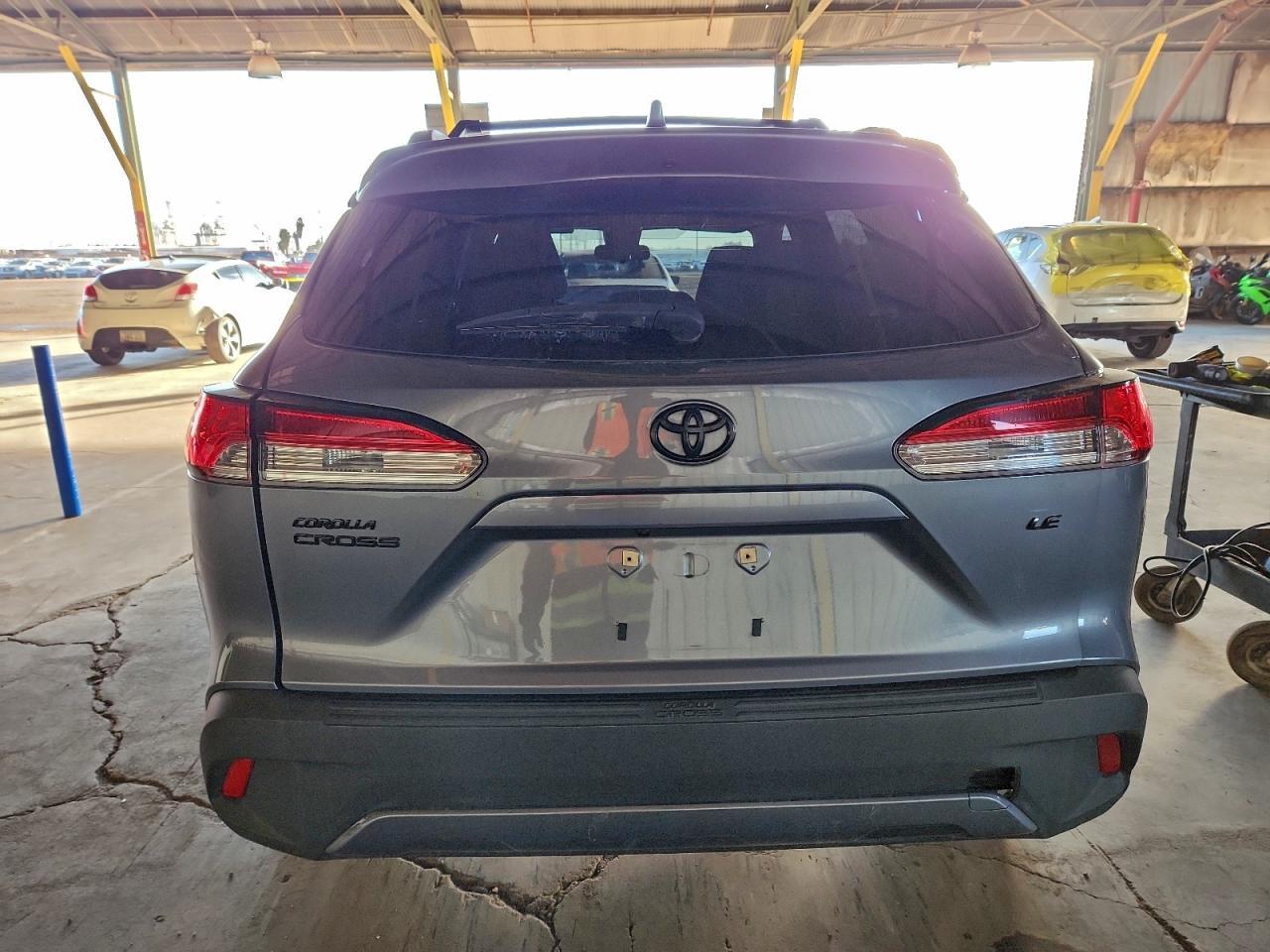 2022 Toyota Corolla Cross Le - Image 6