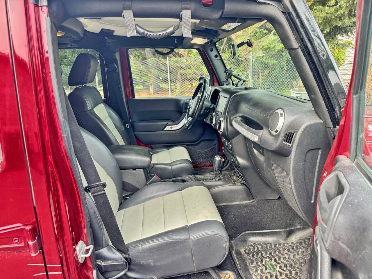 2011 Jeep Wrangler Unlimited Sahara - Image 5