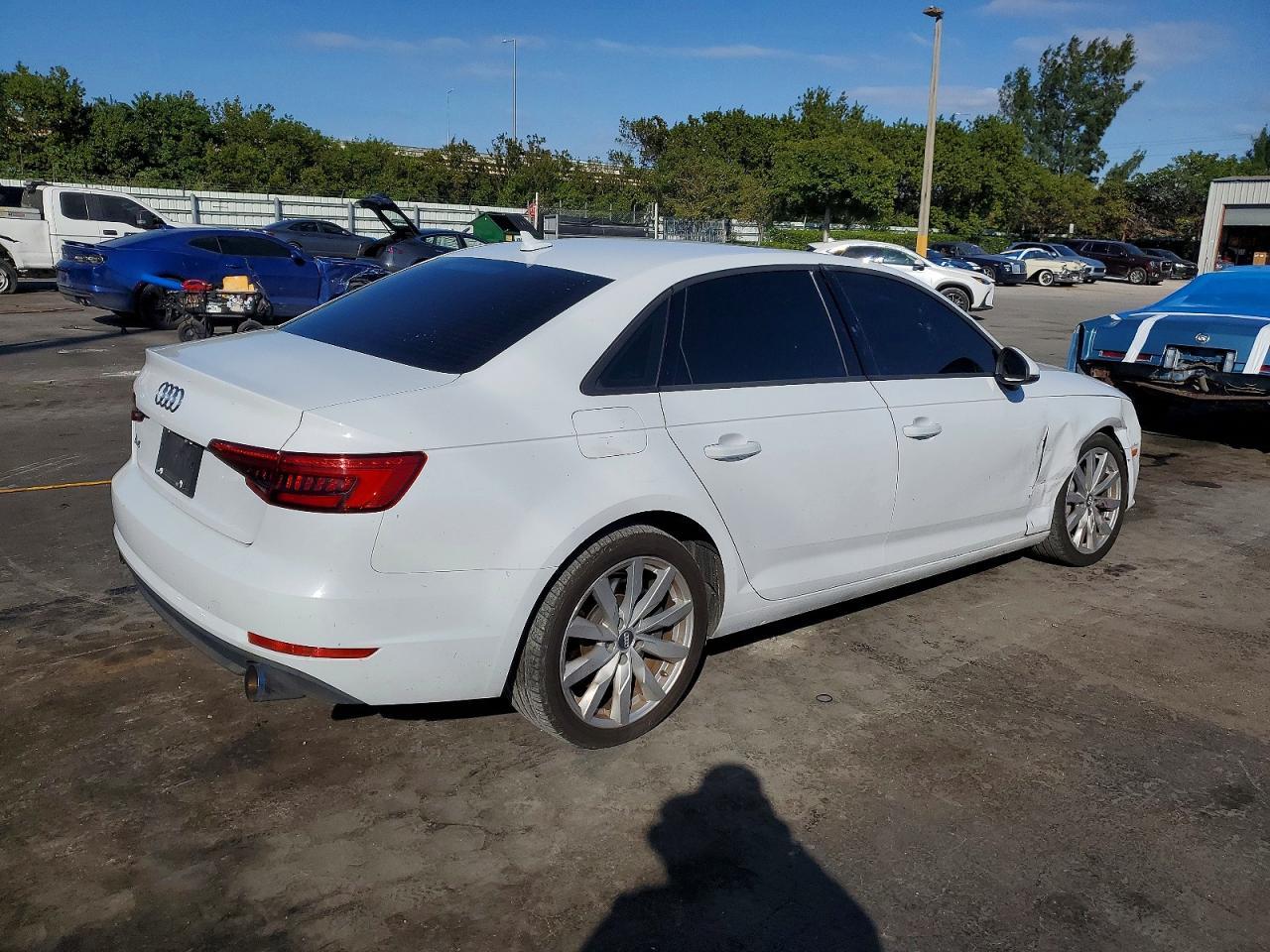 2017 Audi A4 Premium - Фото 3