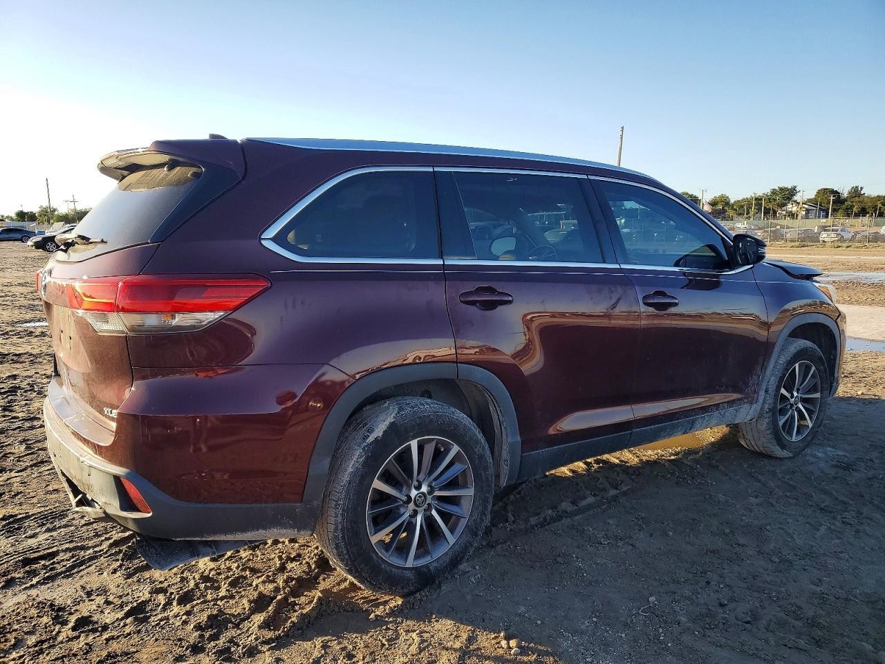 2019 Toyota Highlander Se - Фото 3