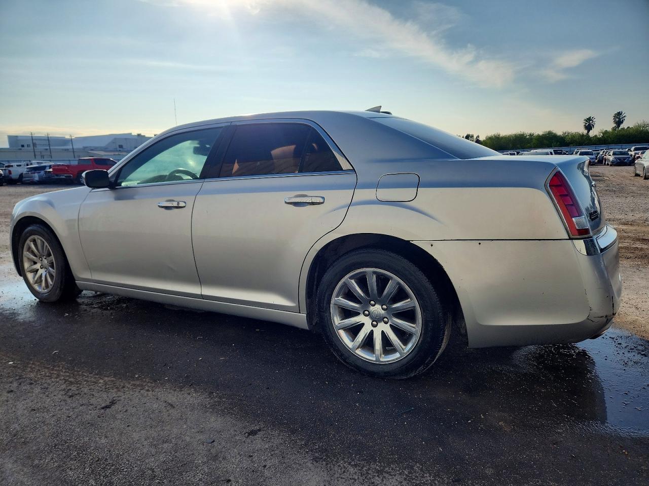 2012 Chrysler 300 Limited - Фото 2