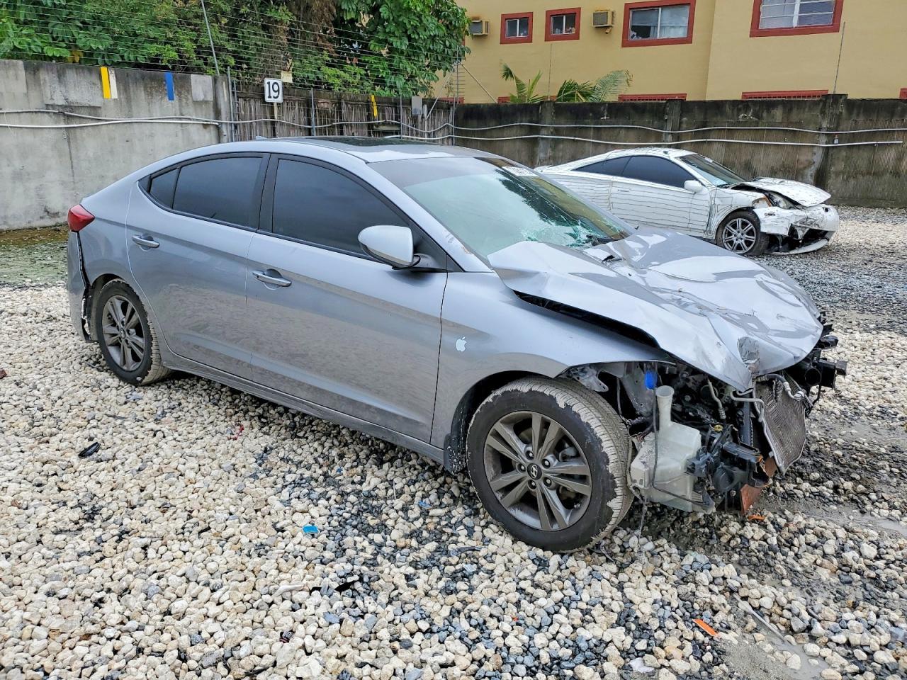 2017 Hyundai Elantra - Image 4