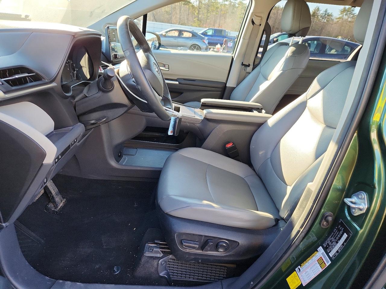 2023 Toyota Sienna Xle - Image 7