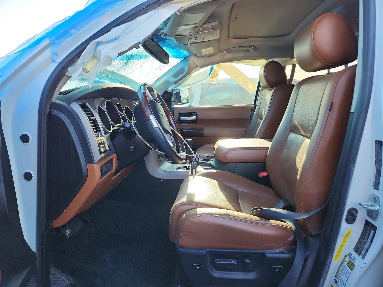 2016 Toyota Sequoia Platinum - Image 7