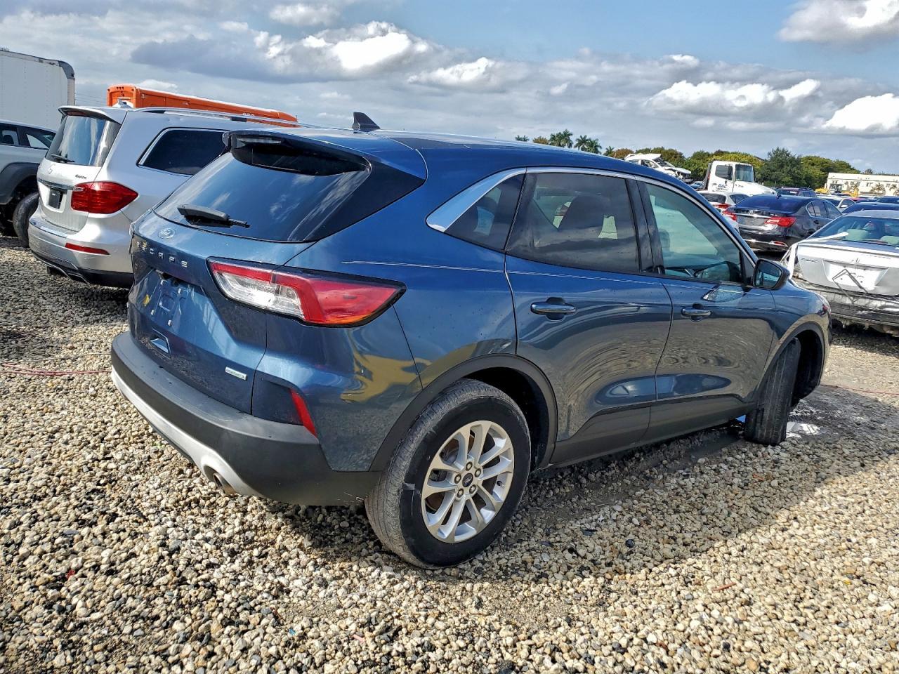 2020 Ford Escape Se - Фото 3