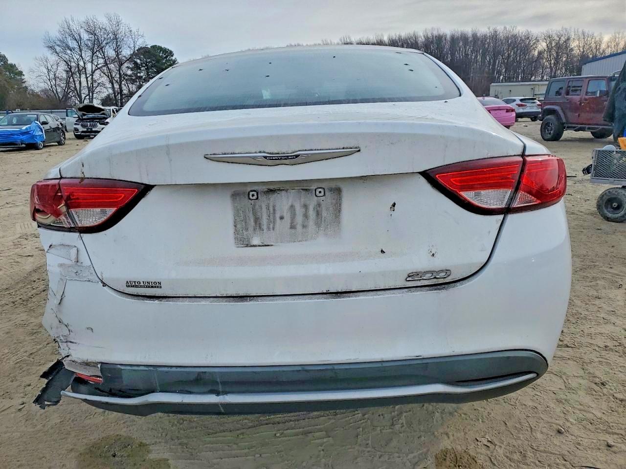 2015 Chrysler 200 Limited - Фото 6