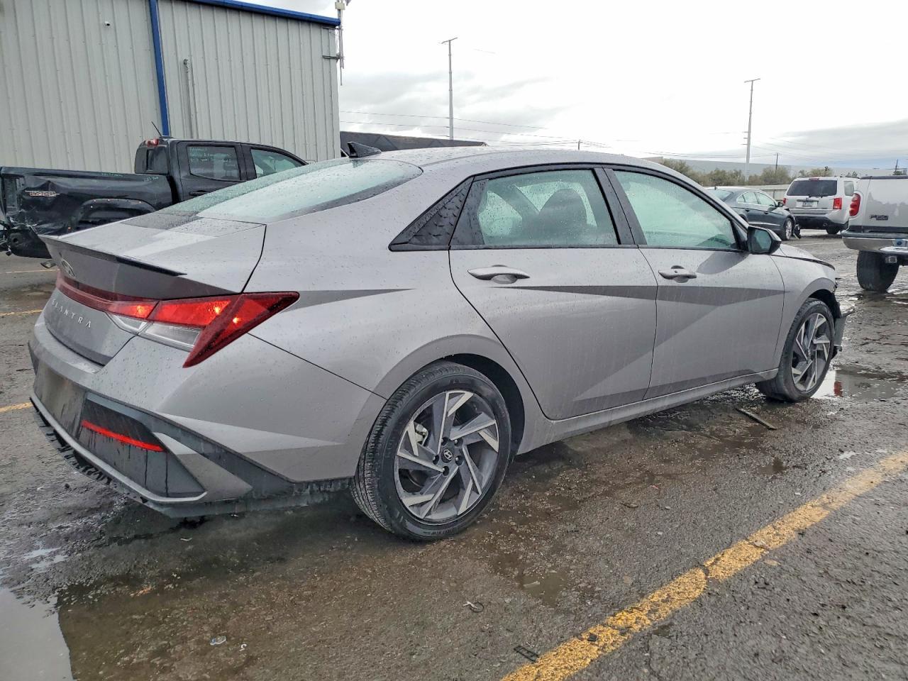 2025 Hyundai Elantra Sel Sport - Image 3