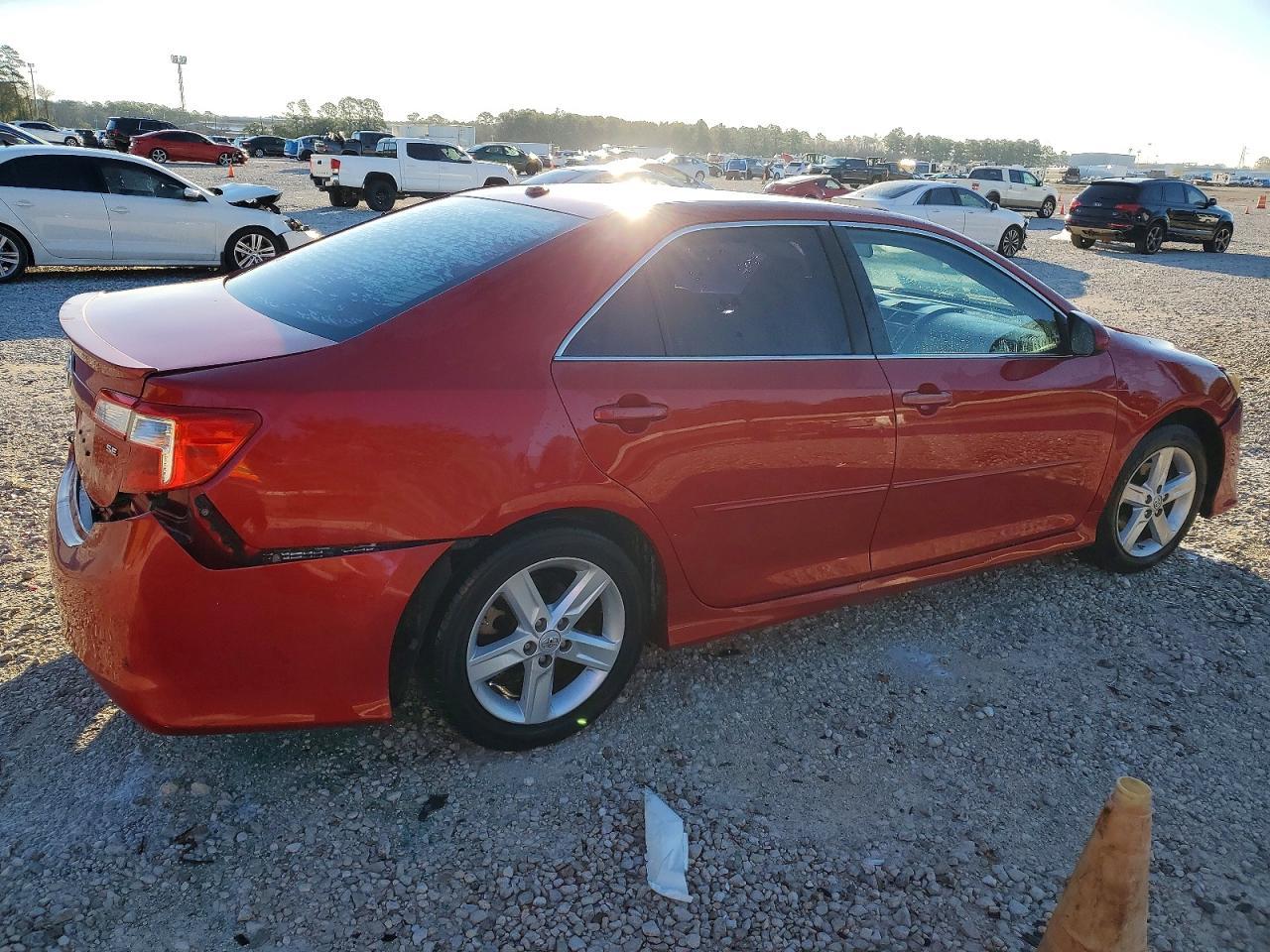 2013 Toyota Camry - Фото 3