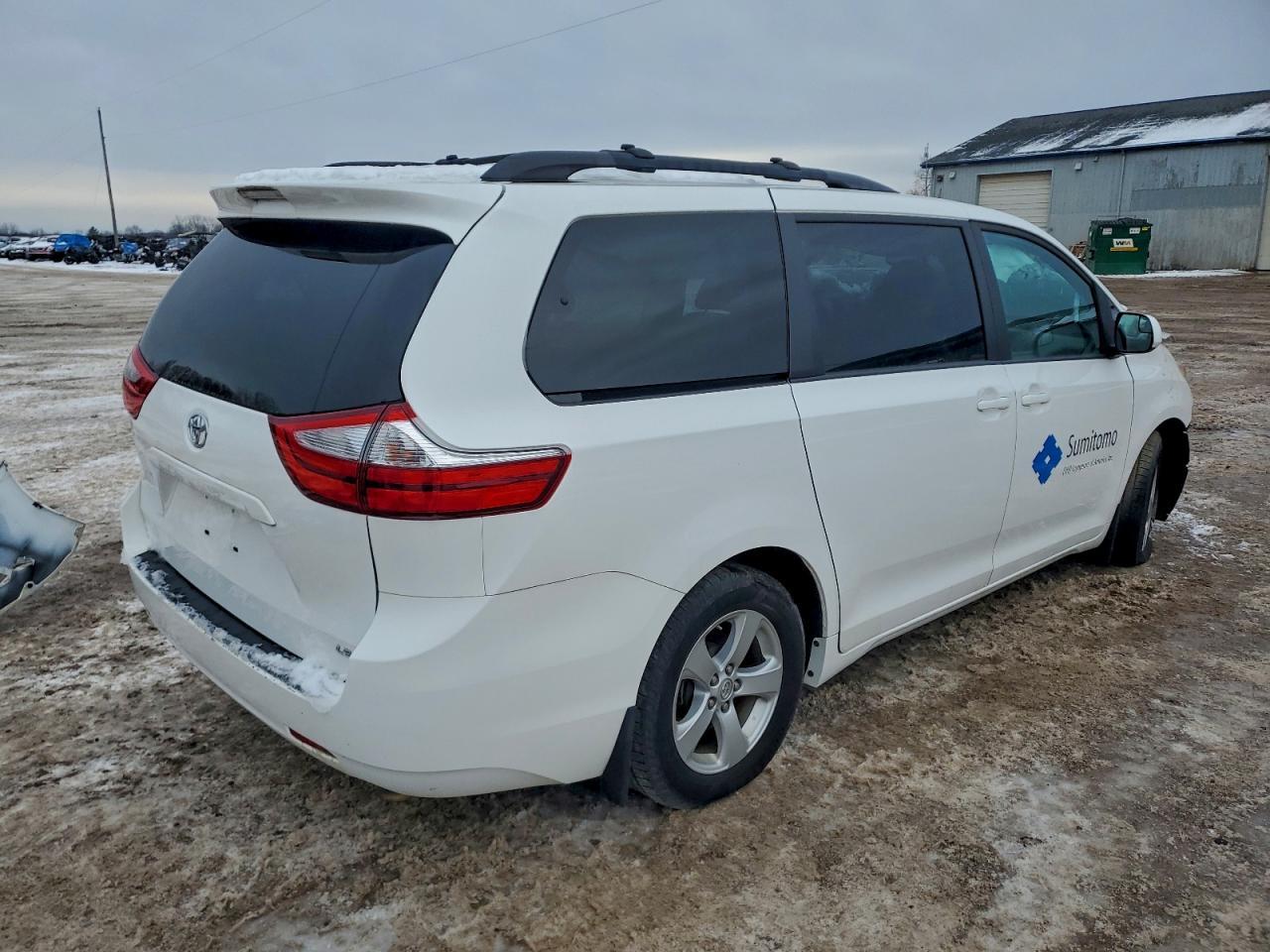 2017 Toyota Sienna Le - Image 3