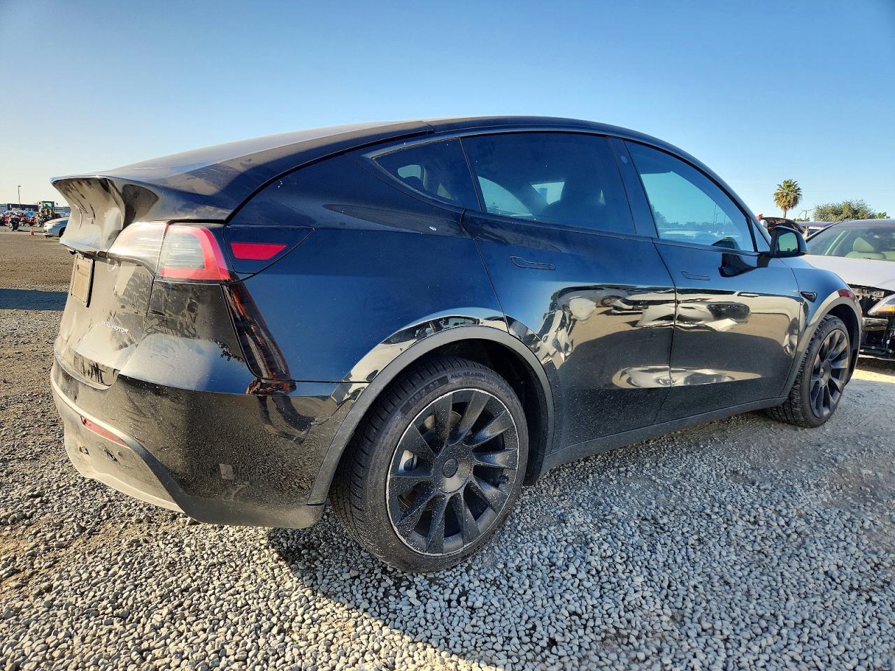 2022 Tesla Model Y - Image 3