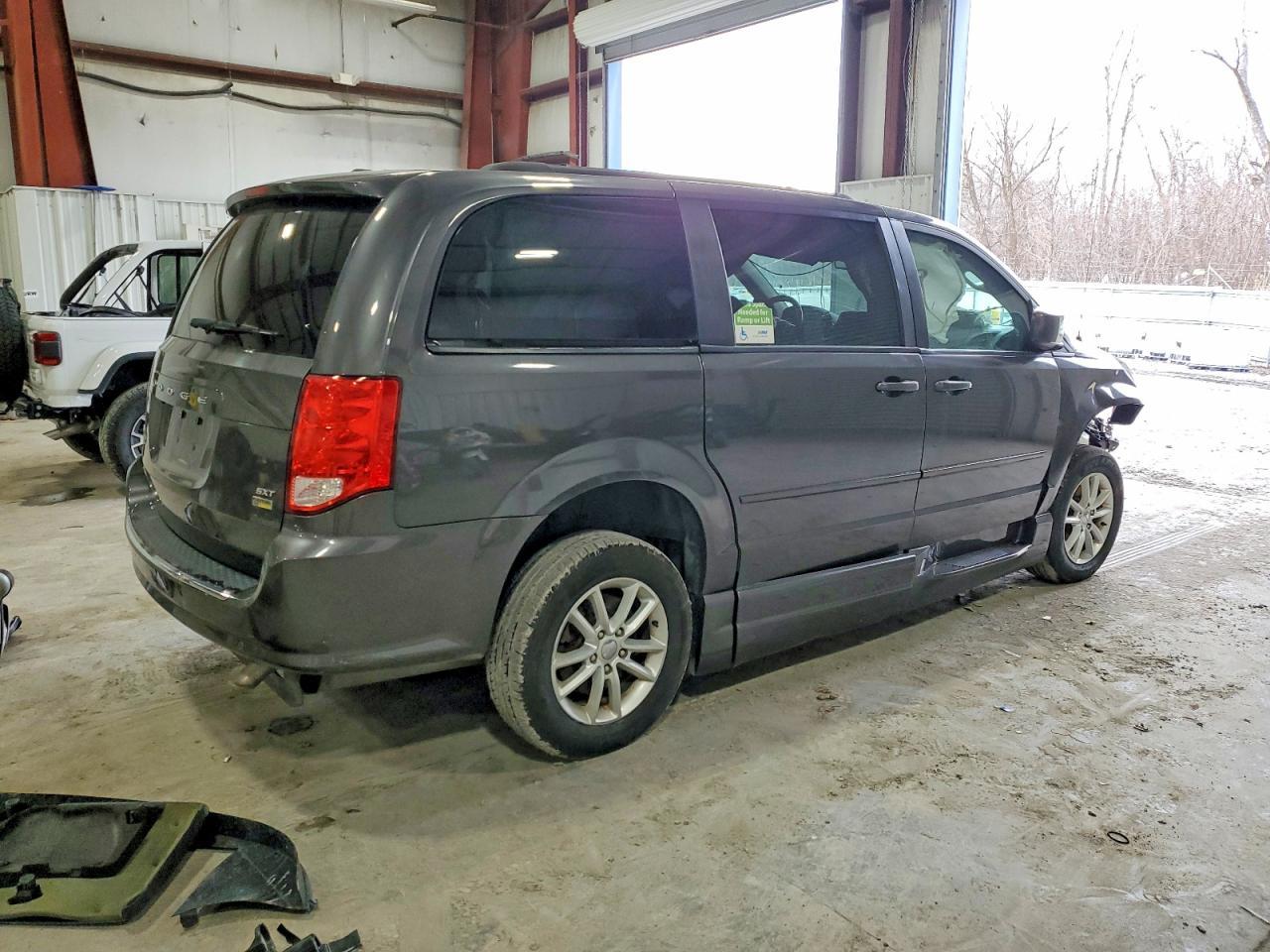 2015 Dodge Grand Caravan Sxt - Image 3