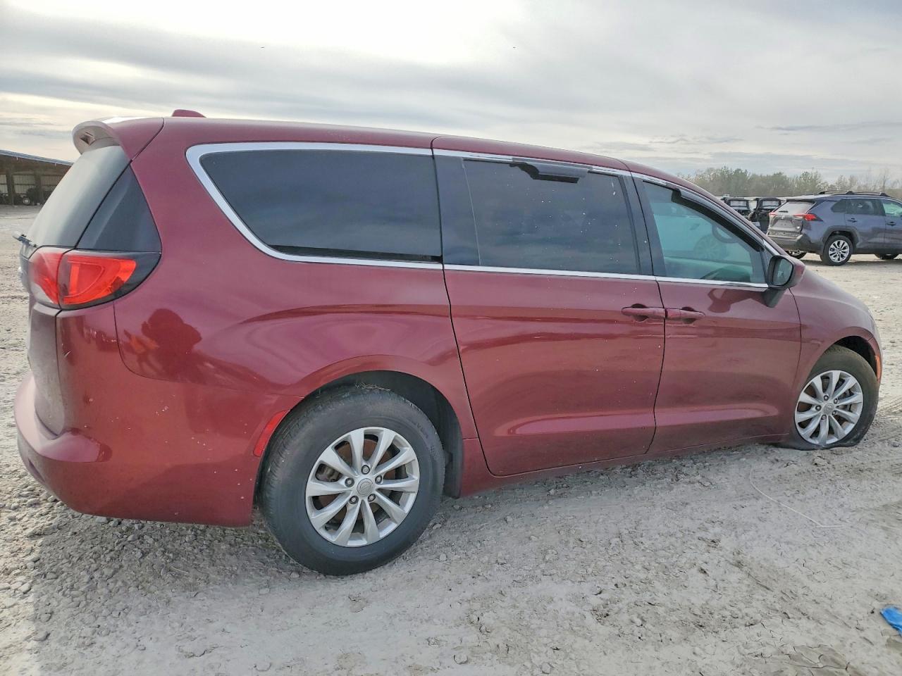 2017 Chrysler Pacifica Touring - Фото 3