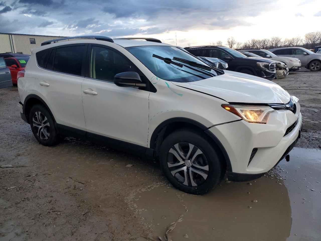 2017 Toyota Rav4 Le - Фото 4