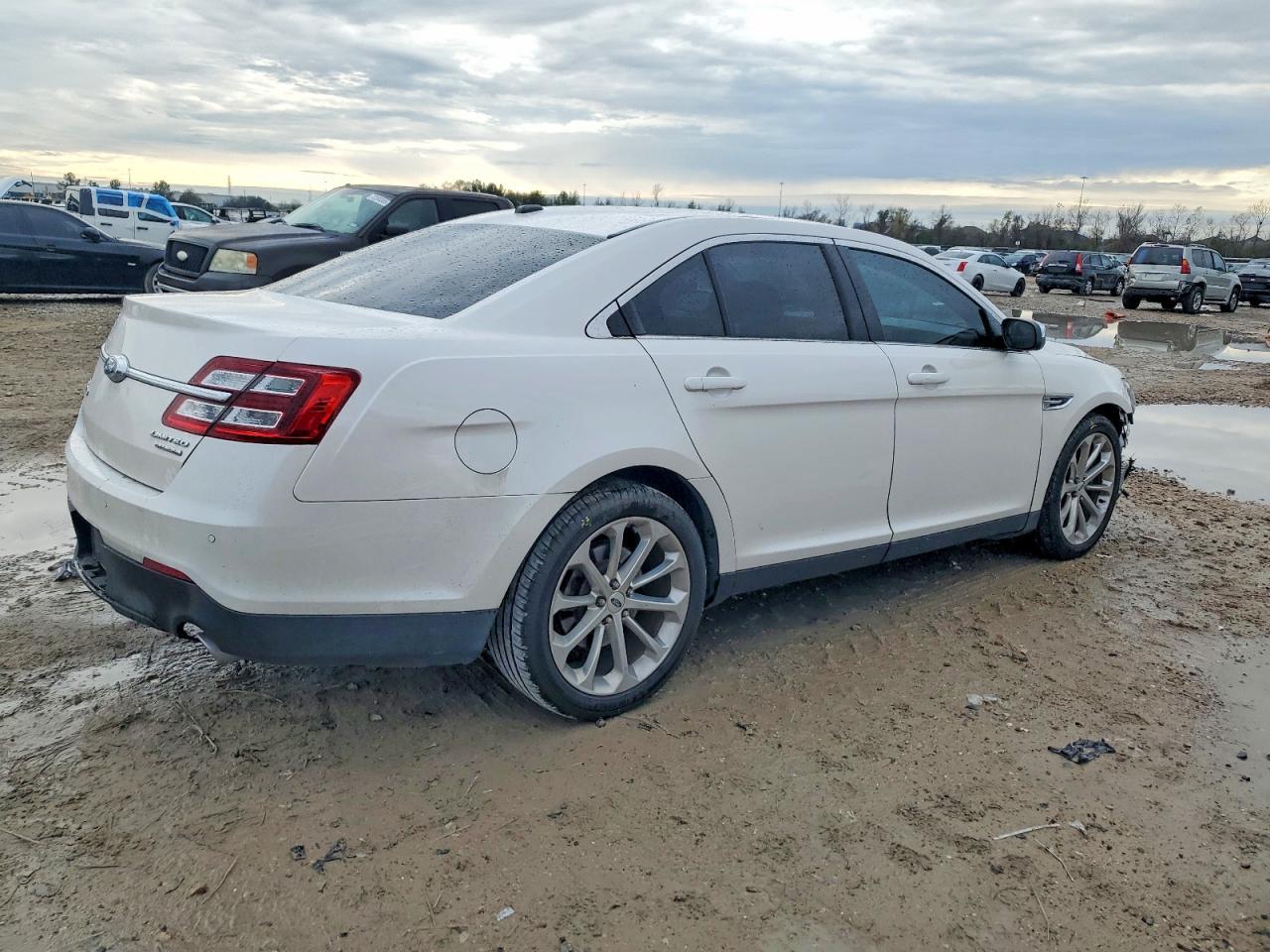 2018 Ford Taurus Limited - Image 3