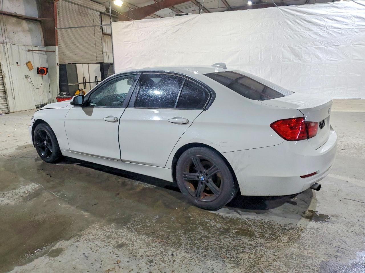 2013 BMW 328 Xi Sulev - Image 2