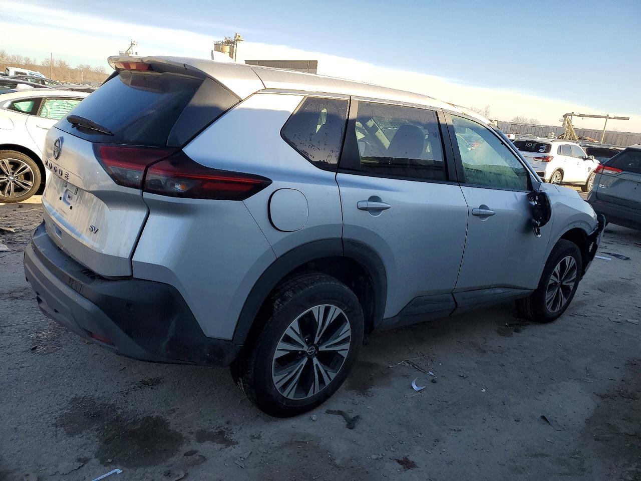 2023 Nissan Rogue Sv - Фото 3