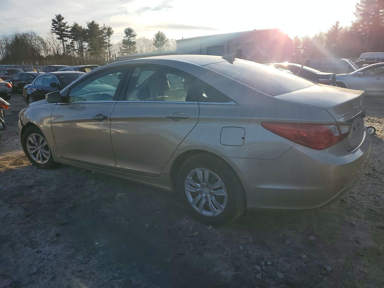 2012 Hyundai Sonata Gls - Image 2