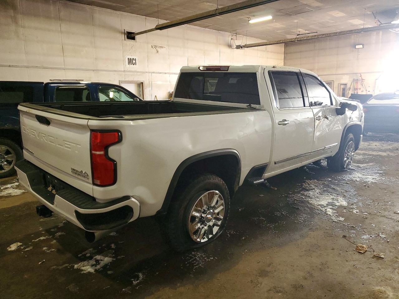 2024 Chevrolet Silverado K2500 High Country - Фото 3