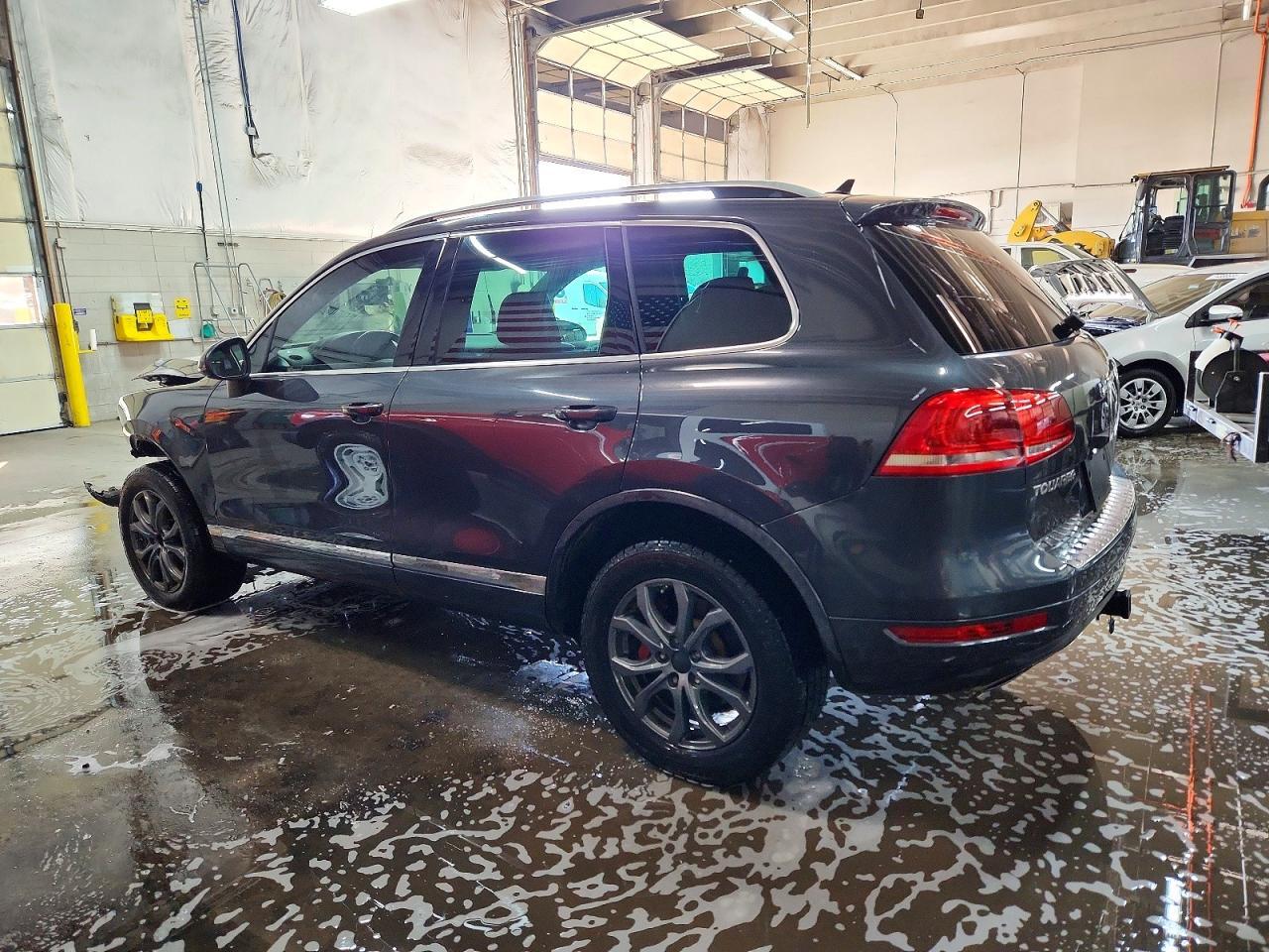 2011 Volkswagen Touareg V6 - Фото 2