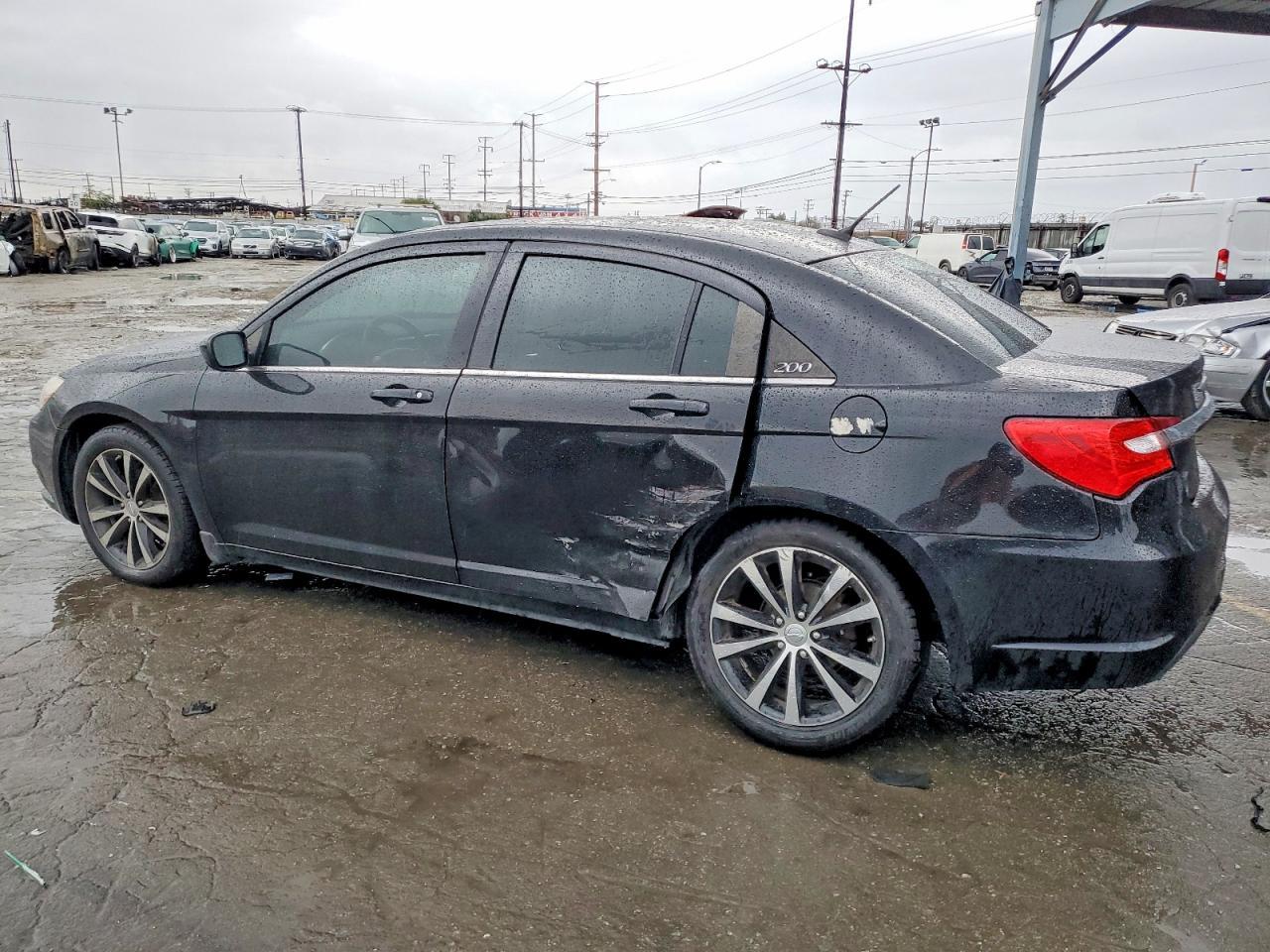 2014 Chrysler 200 Touring - Фото 2