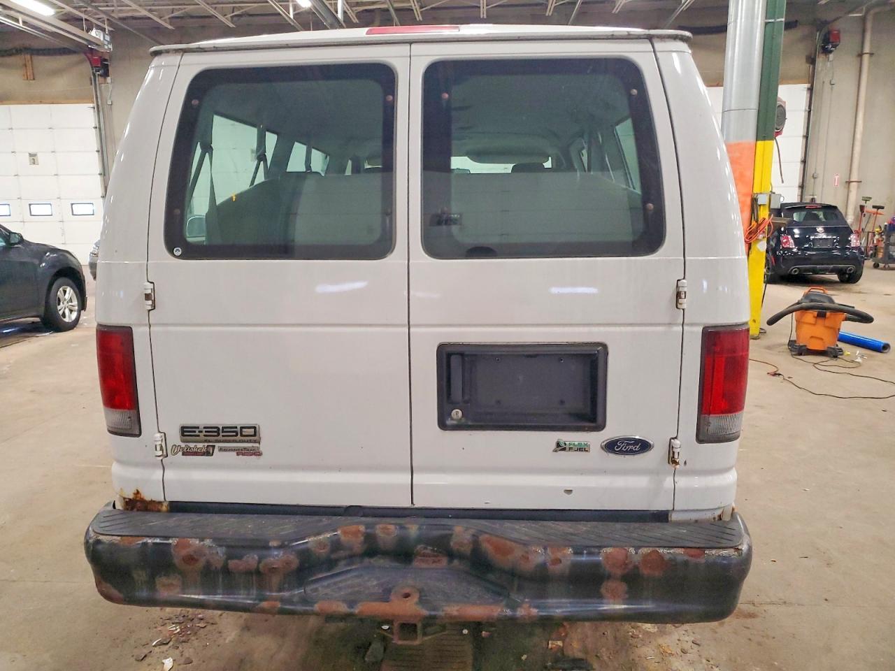 2010 Ford Econoline E350 Super Duty Wagon - Image 6