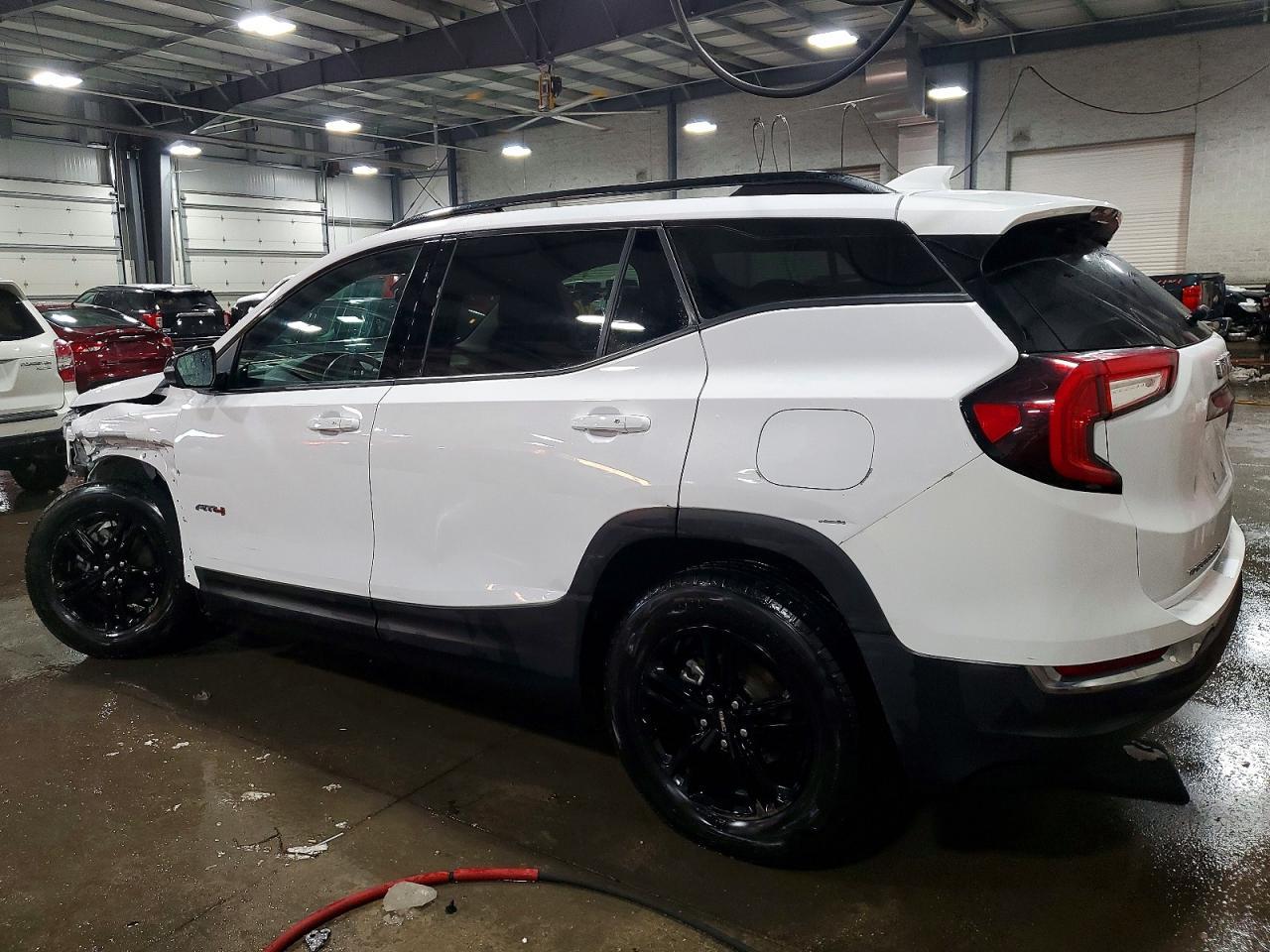 2022 GMC Terrain At4 - Фото 2