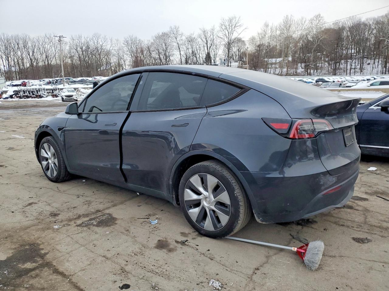 2024 Tesla Model Y - Фото 2
