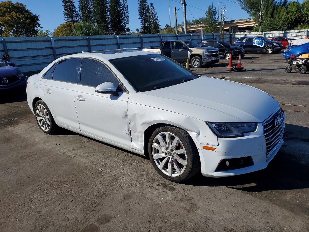 2017 Audi A4 Premium - Фото 4