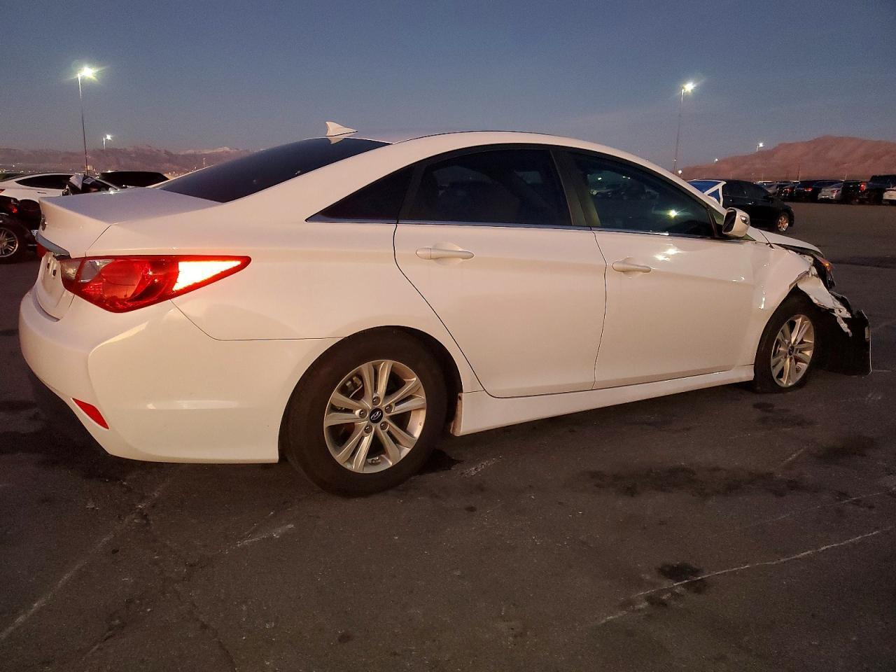 2014 Hyundai Sonata Gls - Image 3
