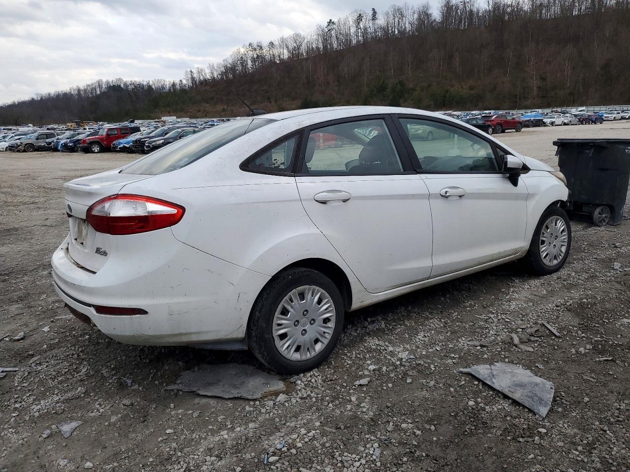 2015 Ford Fiesta S - Image 3