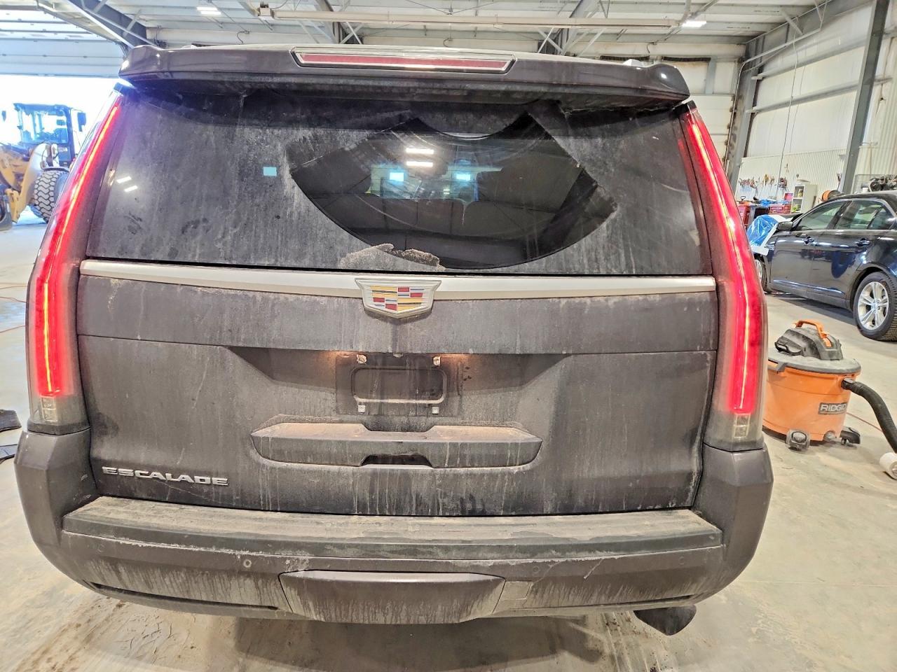 2016 Cadillac Escalade Platinum - Image 6