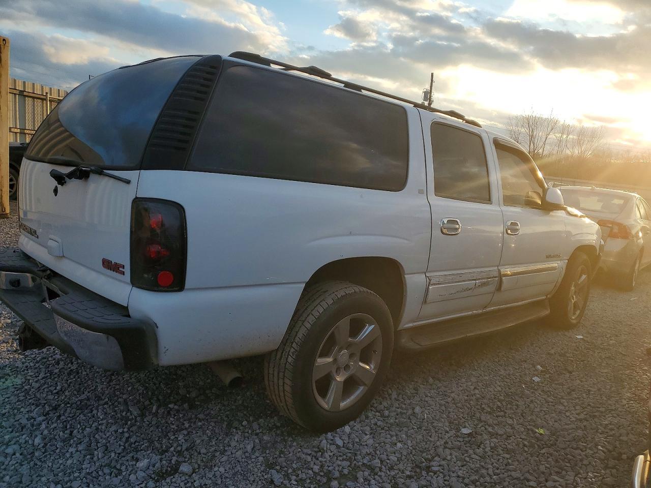 2002 GMC Yukon Xl C1500 - Фото 3