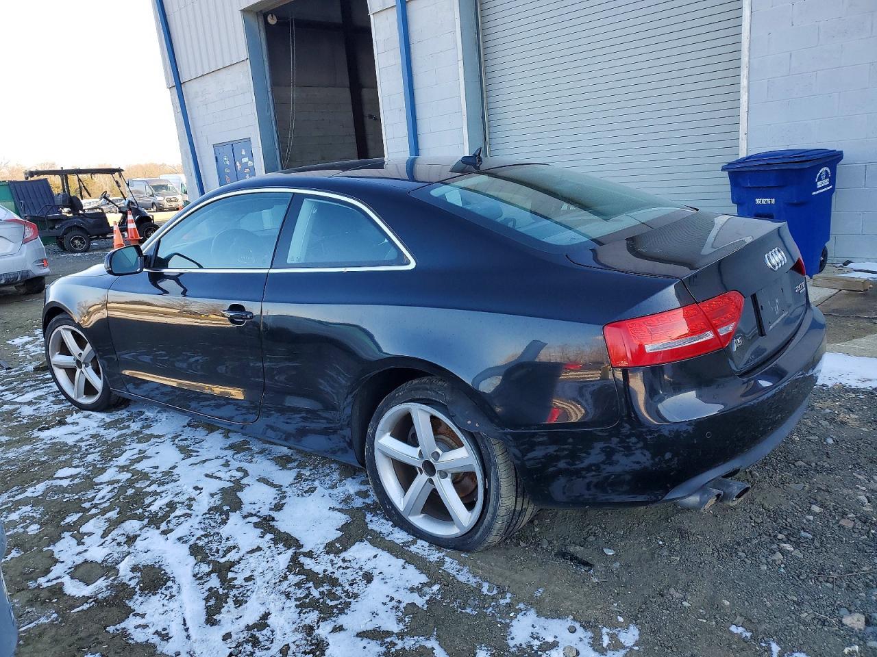 2010 Audi A5 Premium Plus - Фото 2