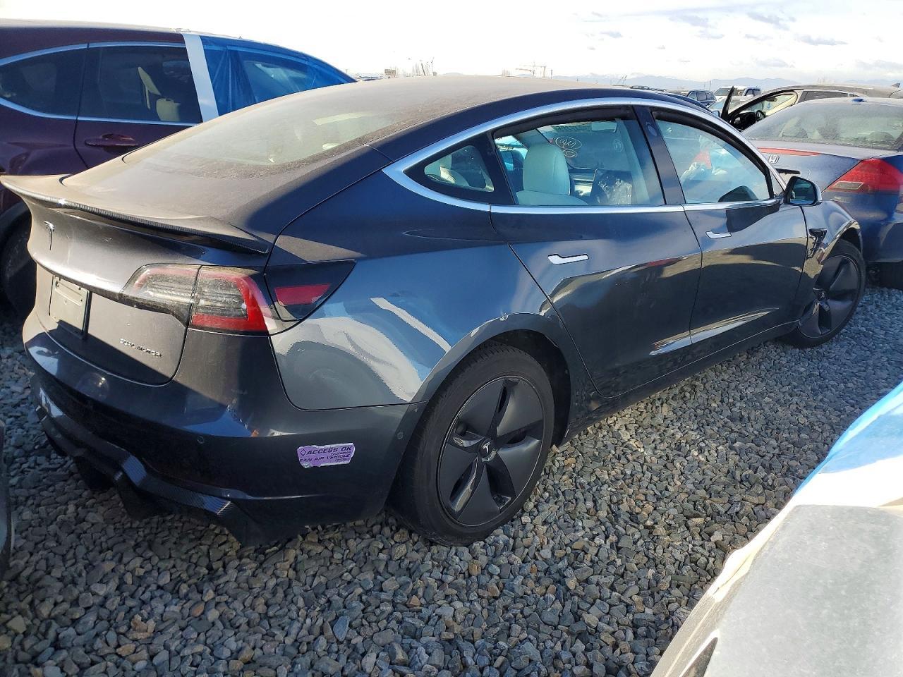 2018 Tesla Model 3 - Фото 3