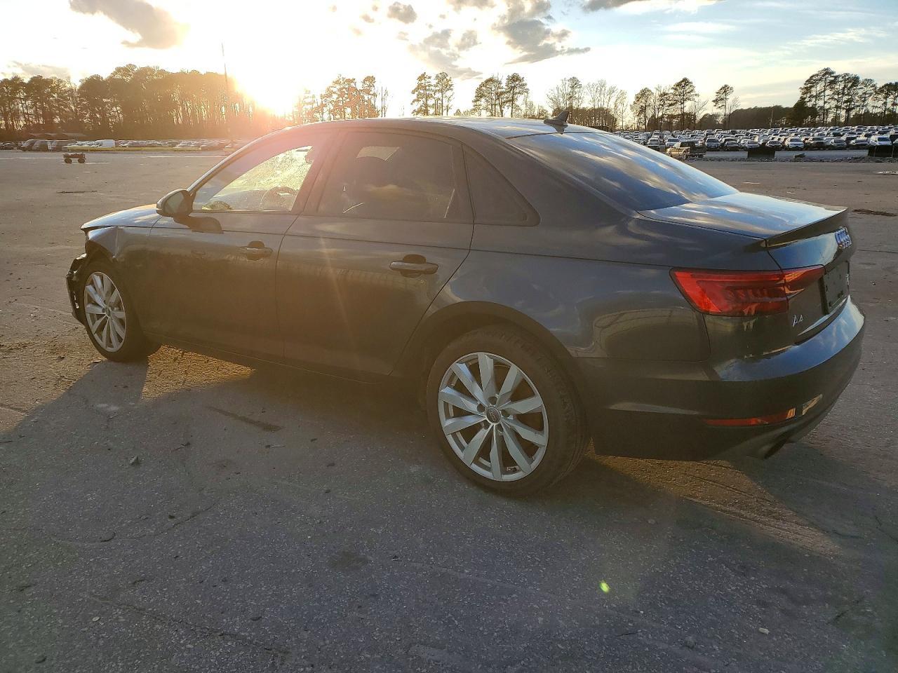 2017 Audi A4 Premium - Фото 2
