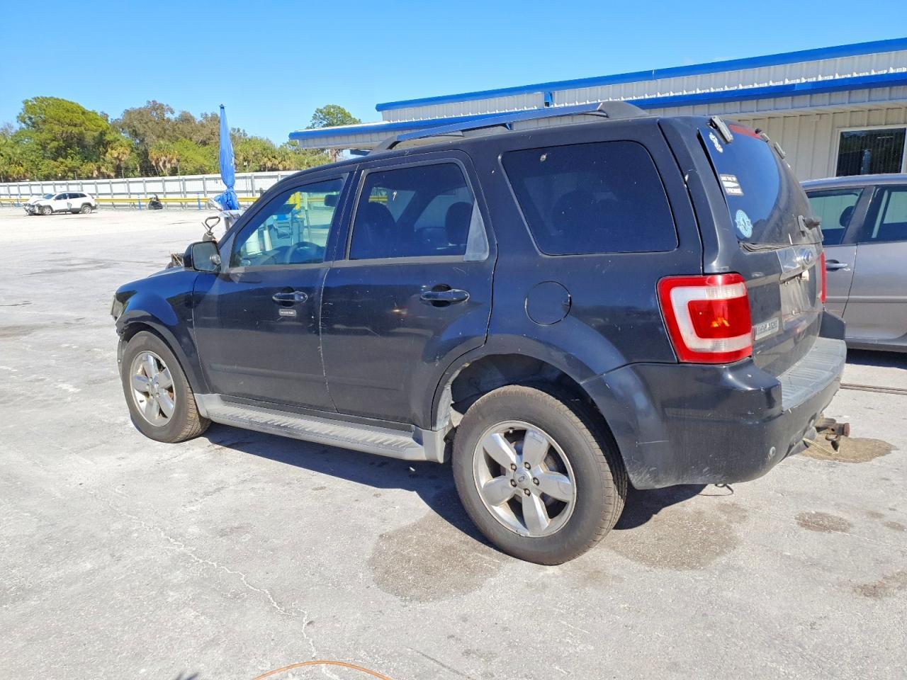 2009 Ford Escape Limited - Image 2