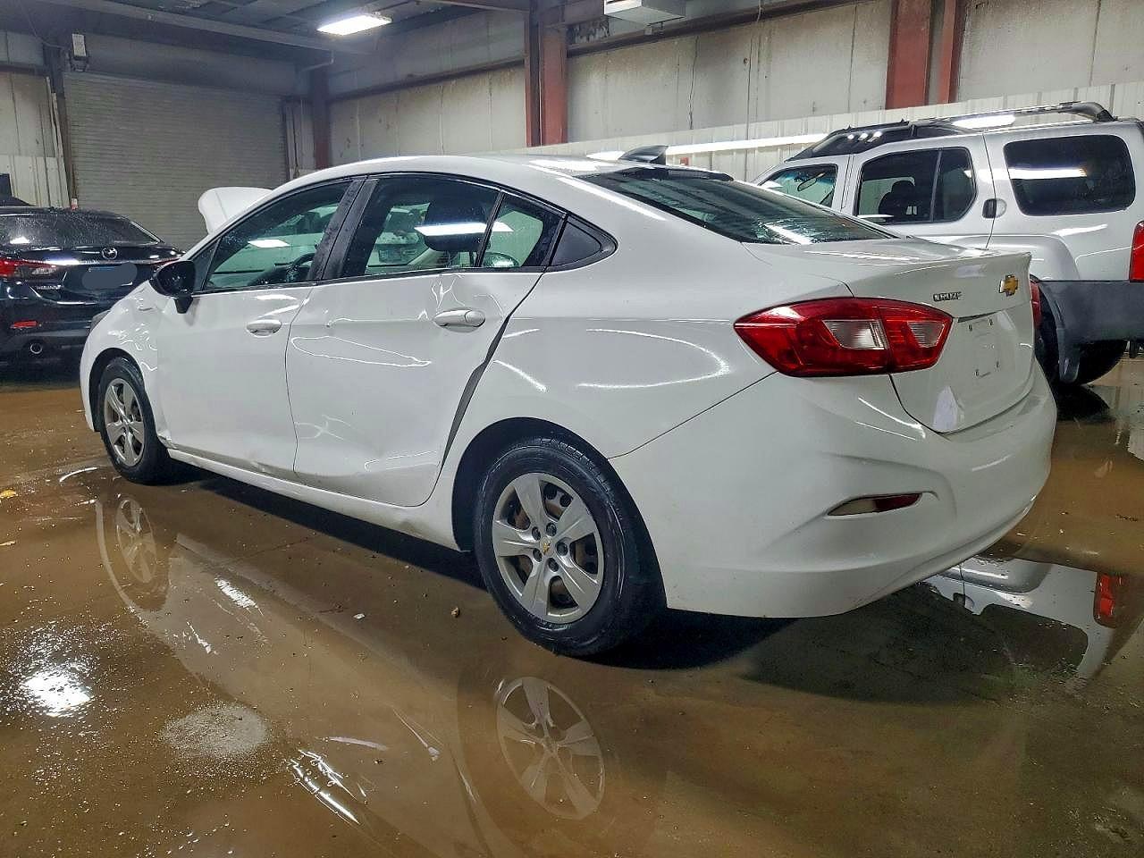 2017 Chevrolet Cruze Ls - Фото 2