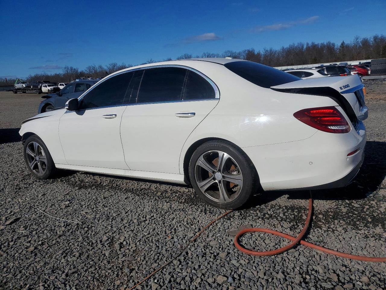 2017 Mercedes-Benz E 300 4Matic - Фото 2